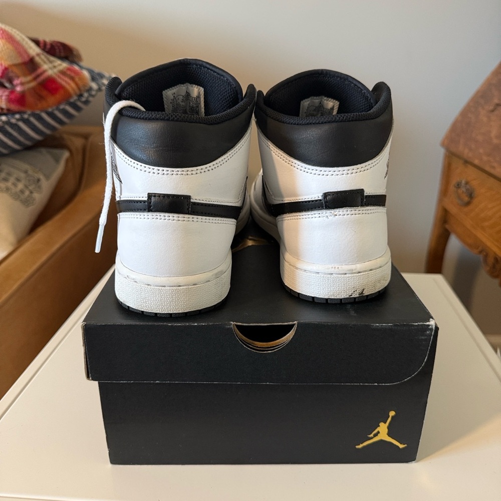 Jordan 1 Mid Reverse Panda - Picture 3 of 6